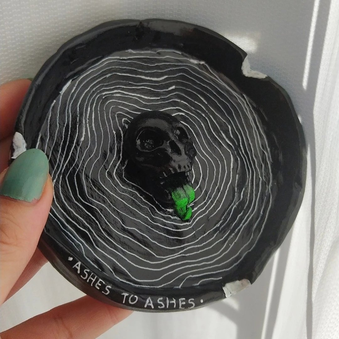 saturnovsky's tweet photo. Mais um cinzeirinho disponível garoutass
Cerâmica fria, 10cm
R$45
#ashtray #cinzeiro https://t.co/UAhamCTs3E