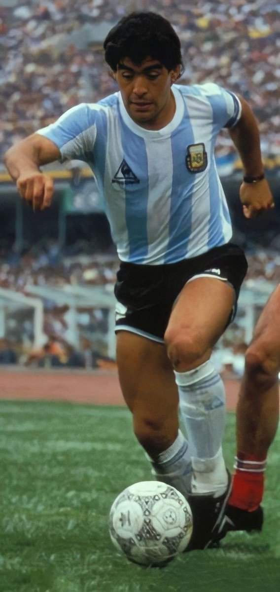 ViejoVencedor's tweet photo. Toca la pantalla y aparece el fútbol.

#DiegoEterno https://t.co/IuFUWNU0Uw