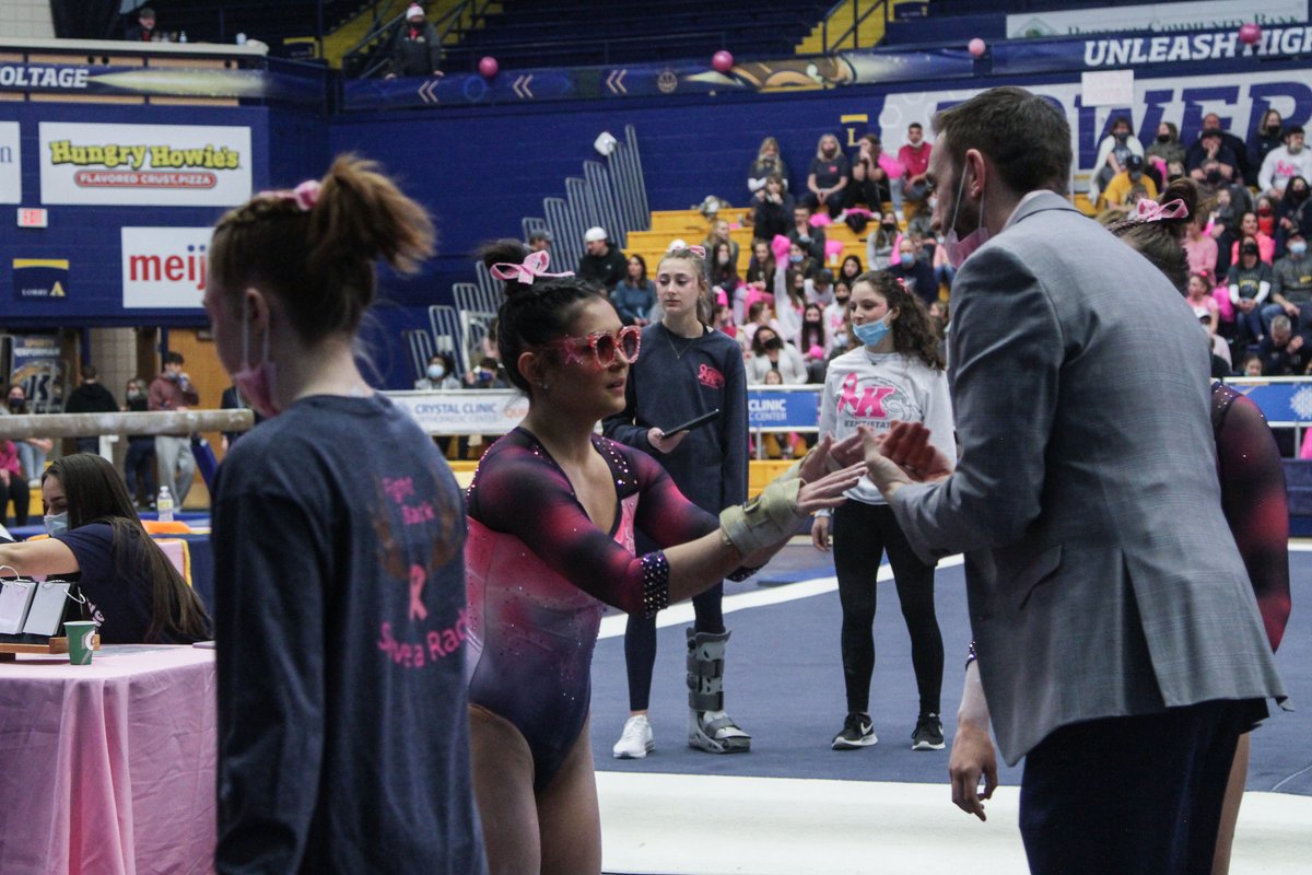 KentStGym's tweet photo. Another successful #PinkMeet๐ in the books!
https://t.co/88DnvlESG4
#GoFlashes โก๏ธ https://t.co/KOw2vGfXf3