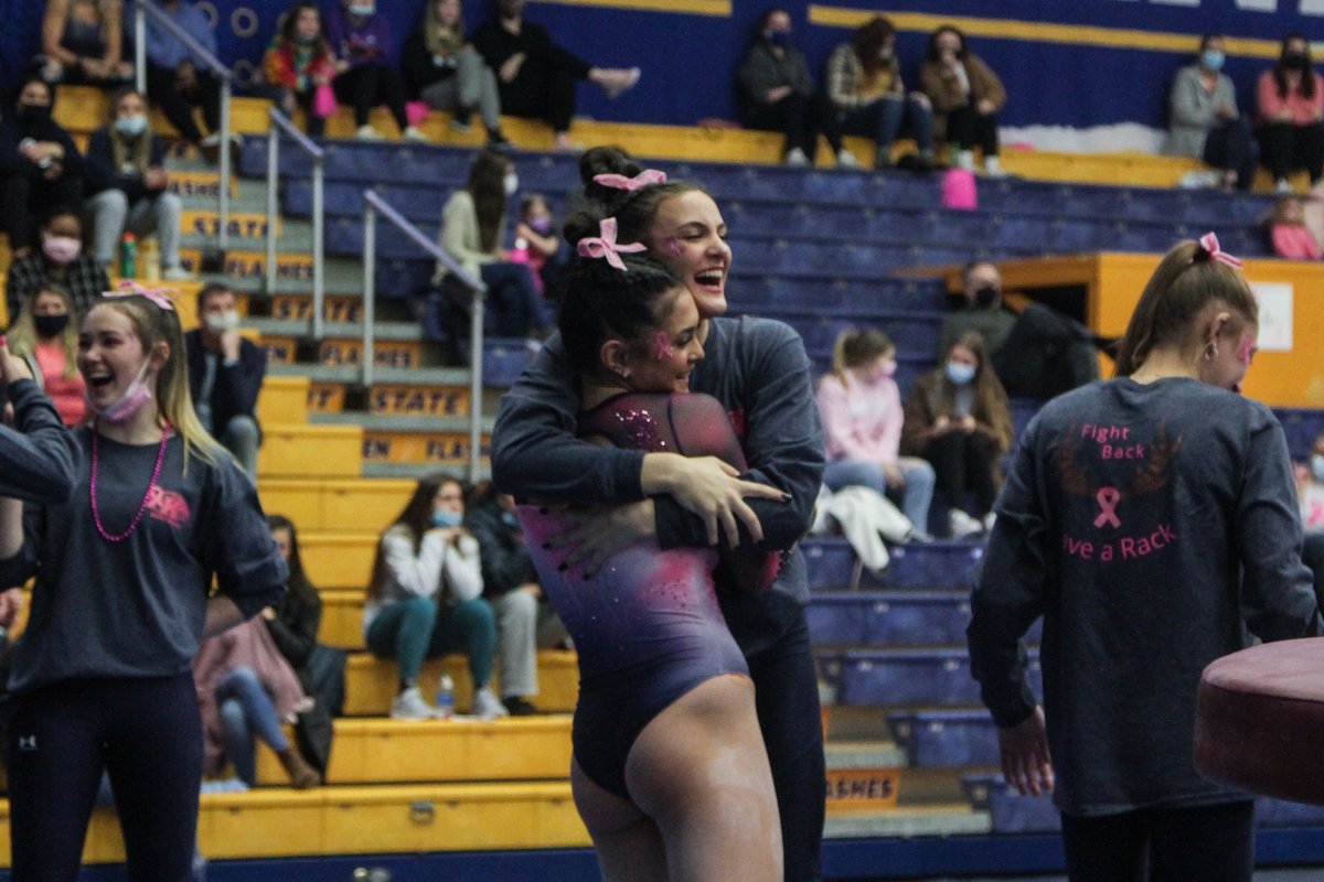 KentStGym's tweet photo. Another successful #PinkMeet๐ in the books!
https://t.co/88DnvlESG4
#GoFlashes โก๏ธ https://t.co/KOw2vGfXf3