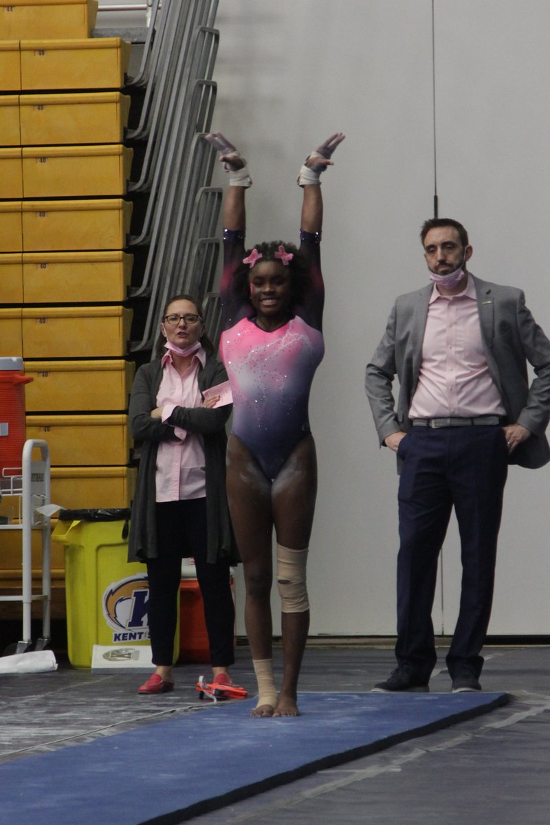 KentStGym's tweet photo. Another successful #PinkMeet๐ in the books!
https://t.co/88DnvlESG4
#GoFlashes โก๏ธ https://t.co/KOw2vGfXf3