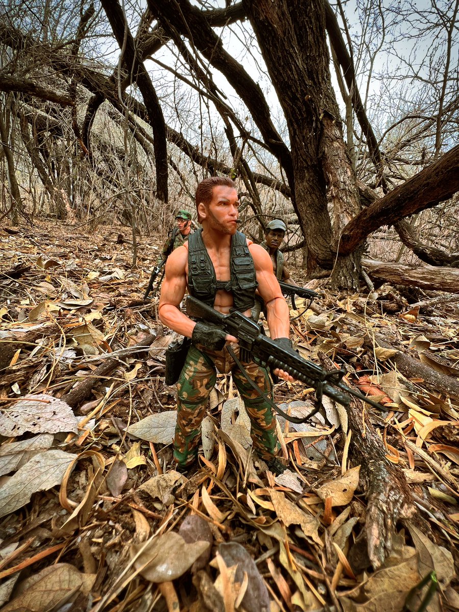 thegr8one85's tweet image. Next up is the badass Dutch &amp;amp; the poor Hawkins by @NECA_TOYS &amp;amp; my custom Dillon, that I’m very proud of. Dutch has been slightly tweaked with mixing parts to match the poster look.