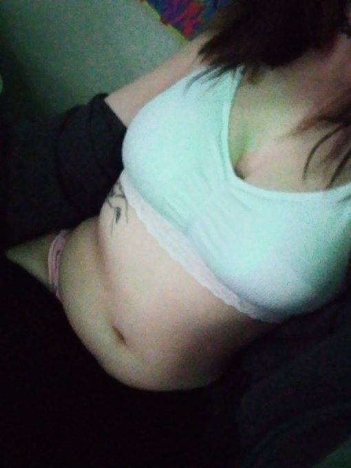 Taking naughty pics after my gym time tonight, wanna see?? https://t.co/8vZ5wB0Aq7