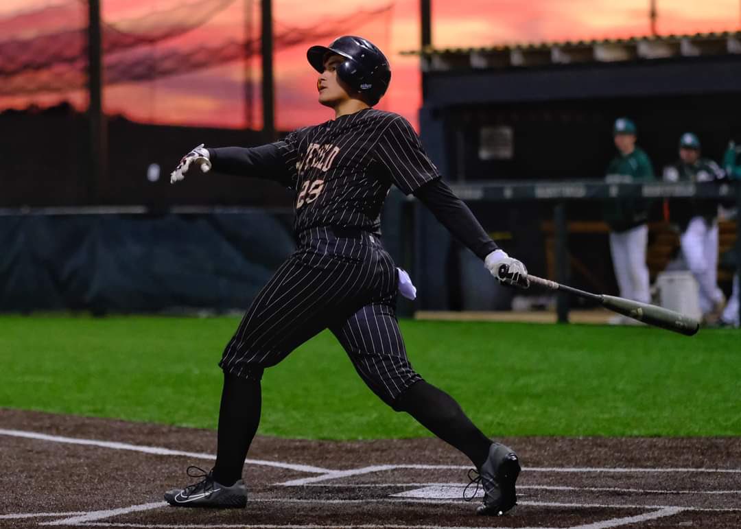 JoshuaWalker_16's tweet photo. I’m blessed to announce that i’ve decided to continue my Academic and baseball career at Arlington Baptist University @BaseballAbu. First I want thank God. Thank you to my parents, all my coaches and teammates at @HA_Hawks_BSB and @knightknation4L. #committed  @CoachCody03 https://t.co/TjRgBUyHzo