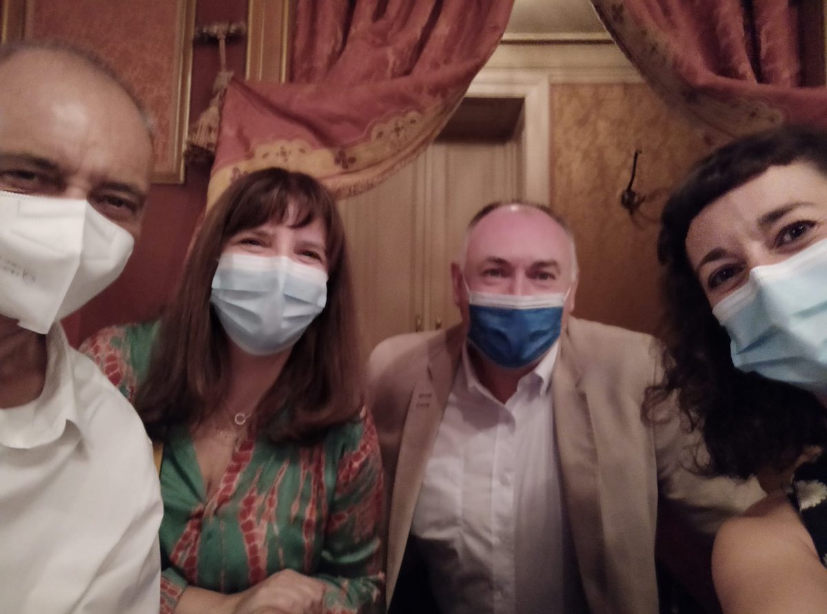 AntuHalty's tweet photo. En el @TeatroColon con Mayra Serra, Dir Técnica del @AuditorioSodre, Ariana Fernández, Dir de Bussines&amp;Strategy de Disney Latinoamérica y Jorge Perez Bello. Viendo Magia y Sinfonia y analizando posibles proyectos a futuro. https://t.co/PFucBwtukq