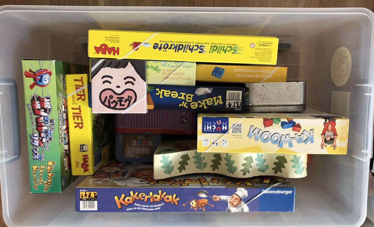 saba765p's tweet photo. 先日はボドゲ棚を見て頂き、ありがとうございます🙇‍♂️
折角なので、子ども向けの収納してる場所も公開します。
姪っ子が3歳になったので簡単なものは解禁していきたいな♪
子ども向けのオススメボードゲームがあったら、是非教えて下さい😊 https://t.co/Fyu2g7CrT0