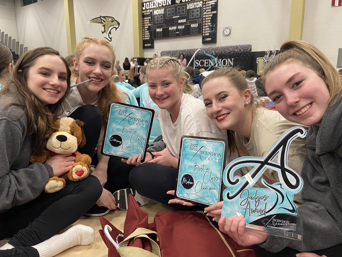 DSHS_Histeppers's tweet photo. Our dance officers competed in the Hill Country Challenge at Johnson HS on 2/19 and they received Judges Award for scoring 90+ from all 3 judges on all three routines and placed 1st in modern, 2nd in Contemporary and 5th in jazz.  Great job ladies! @OneTigerNation @DSISD https://t.co/b5Dj8nzGRq