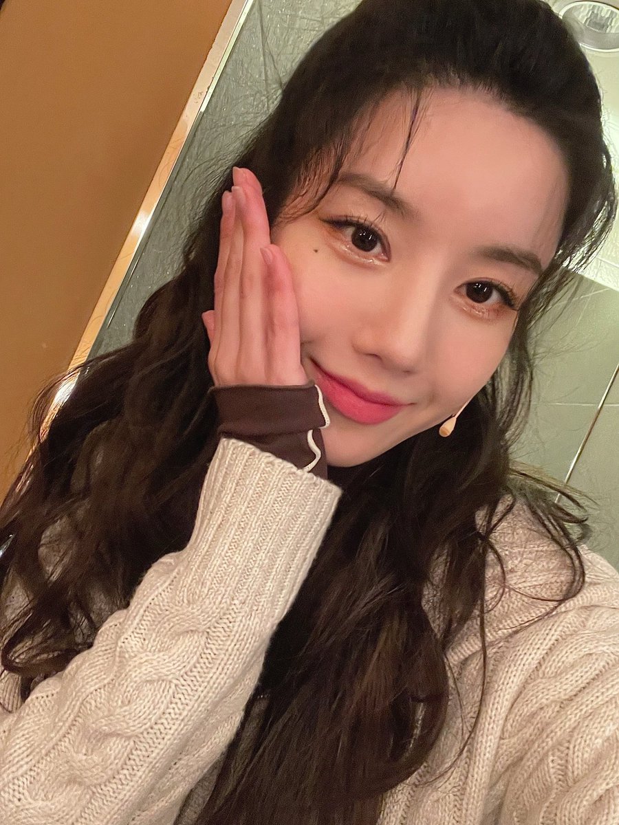 Juyaney's tweet photo. #DUTOKKI ร l'antenne
GEMES BANGET, BANDO YANG SAMA? https://t.co/b7keawA0kf