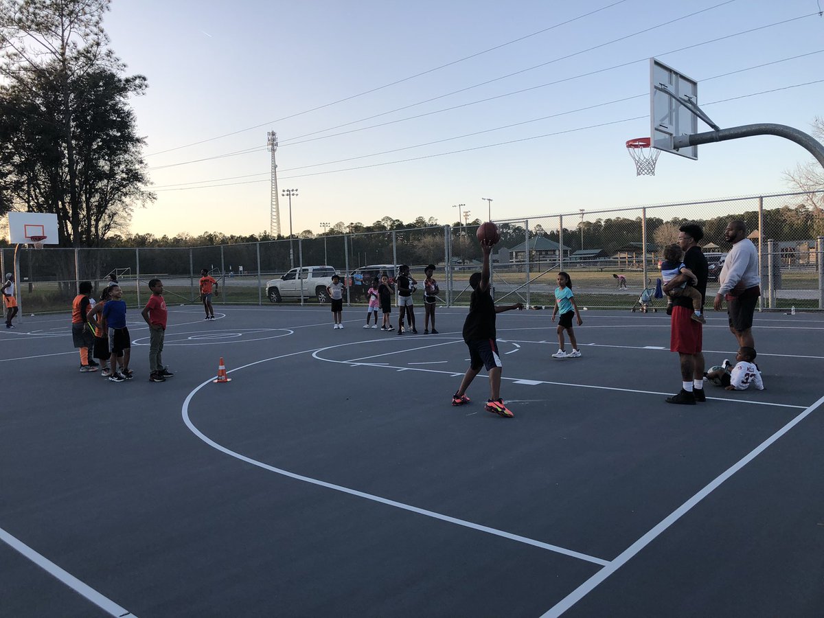 Thank you everyone for coming out. The kids really worked hard. Hope everyone enjoyed themselves and we look forward to seeing everyone on Tuesday!☄️ Let’s Go HotShots!!! #hotshotfamily #basketball #fortheloveofyouthbasketball
