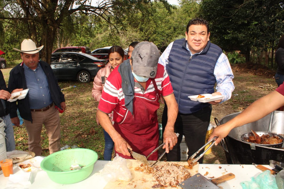 MiguelMtzElOso1's tweet photo. #Nomas3
Uno de Carnitas, NOOOOOOO...S lo hechamos pero 3 nomas, abraoso familia y amig@s bendecida tarde de Domingo. https://t.co/uHbIBAaImo