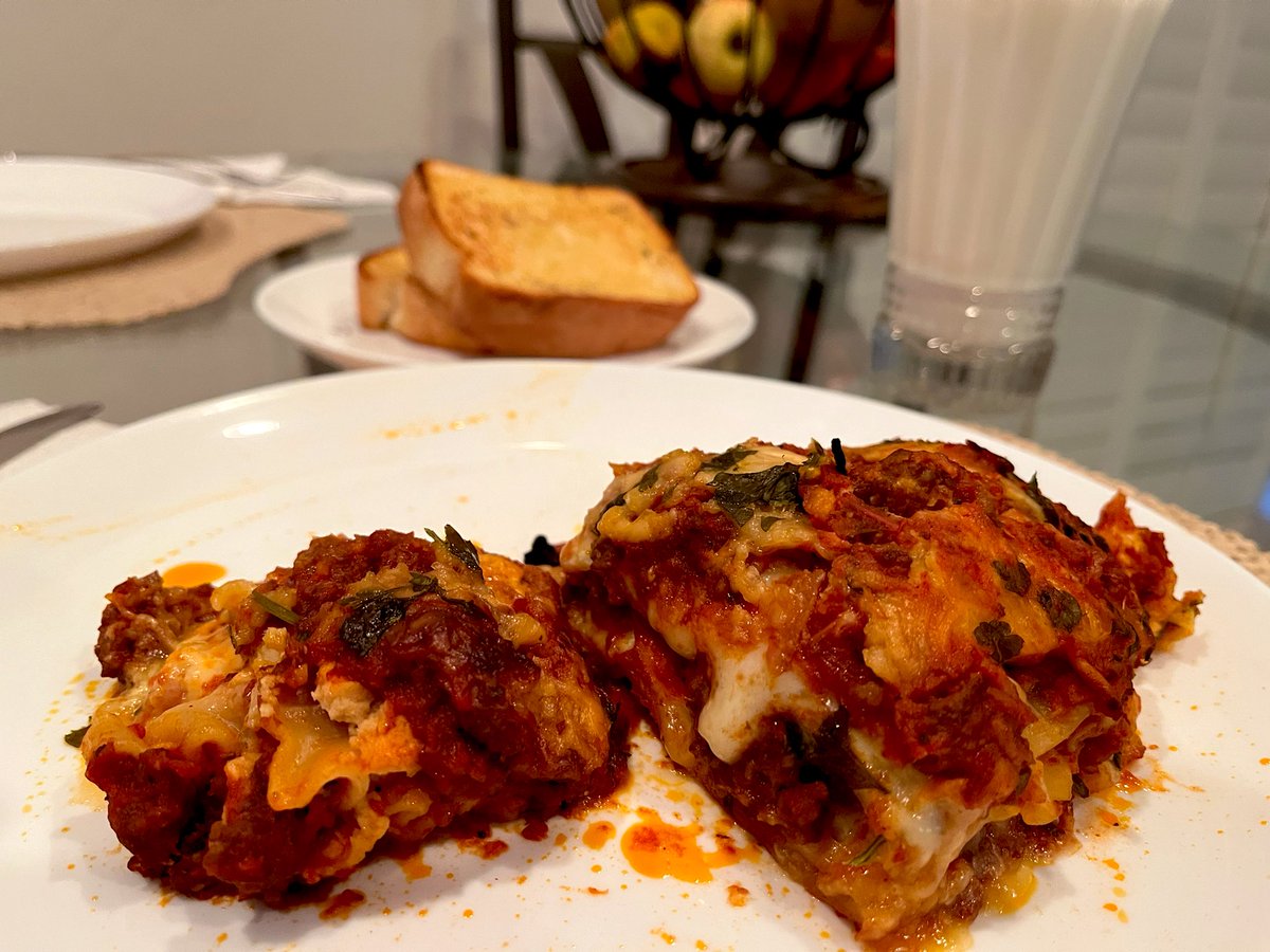 timgloriaa's tweet photo. Leftover Lasagna!!
Always tastes even better after being in the refrigerator a few days!! https://t.co/uC645dWXgy