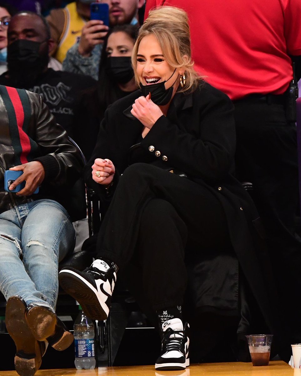imyadele's tweet image. Adele and her courtside looks😫