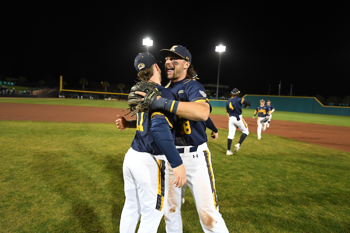 Hugs and smiles all around for a happy trip home! 

#BiteDown