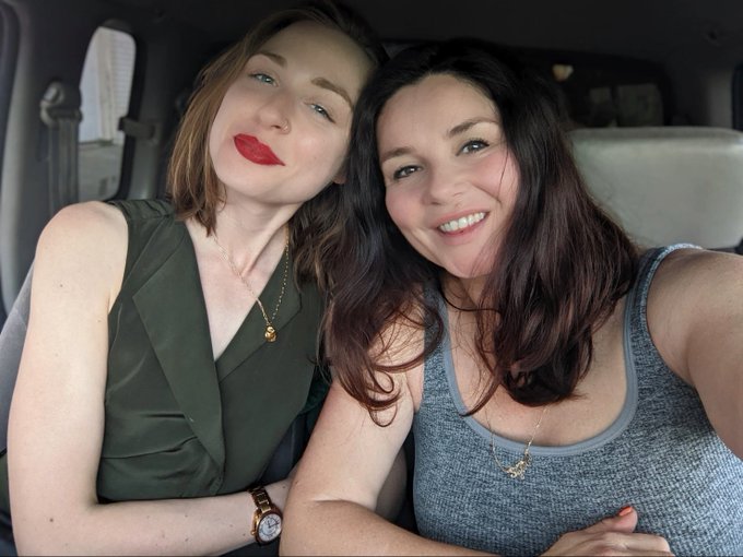 I spent a lovely few hours in the sun sipping delicious wine and reconnecting with the dreamy &amp; fierce<a href="/tag/actualmilf"class="tags"><span>#actualmilf</span></a>