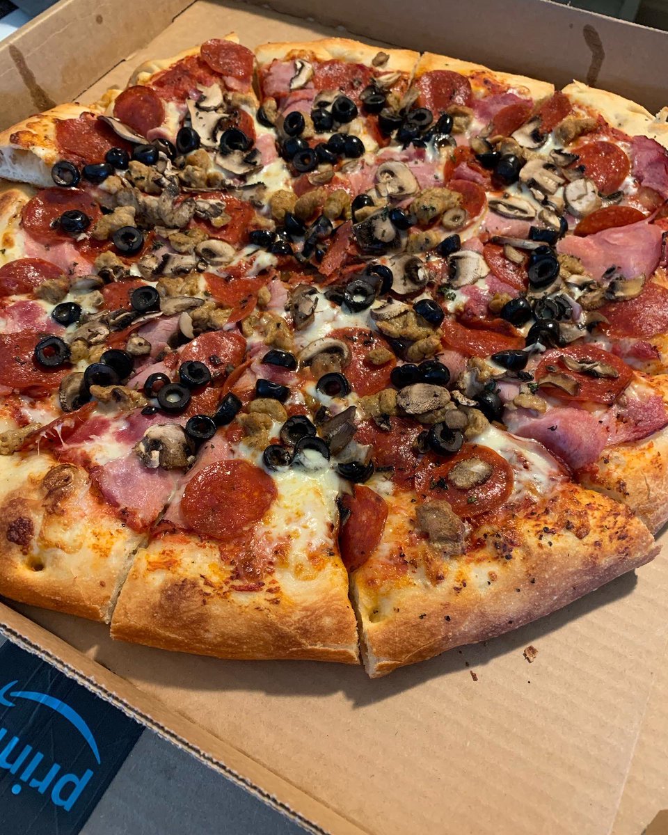 Mjsorrels's tweet photo. Aaawww yiiisss #zeekspizza #pizza https://t.co/UAPevgiR0T