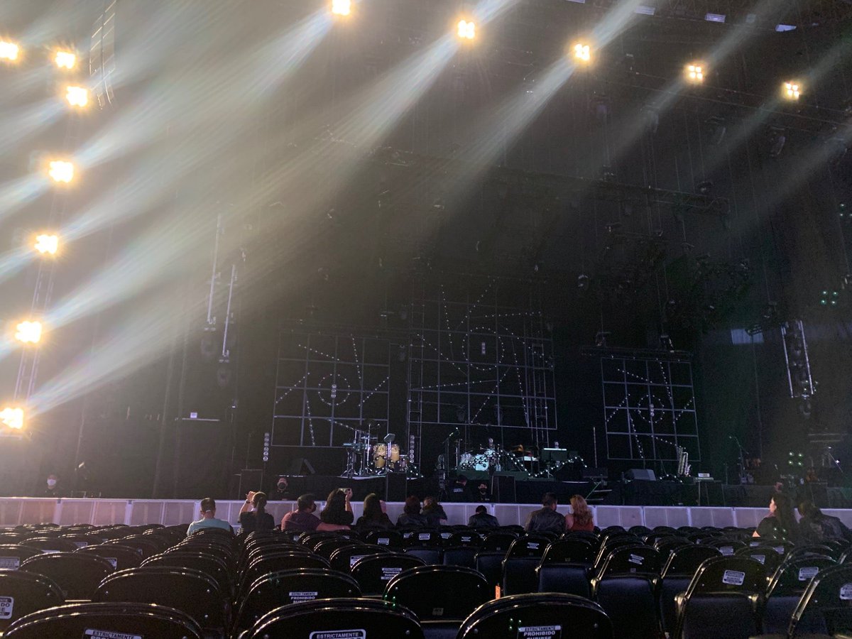 IvanGonzalez7_7's tweet photo. Es hoy es hoy !!! #BUNBURY (@ Palacio de los Deportes - @elpalaciomx for Enrique Bunbury, Tour 2022 - 35 Años in Iztacalco, DF) https://t.co/4zXp9WvCO5 https://t.co/2NY86AdngL