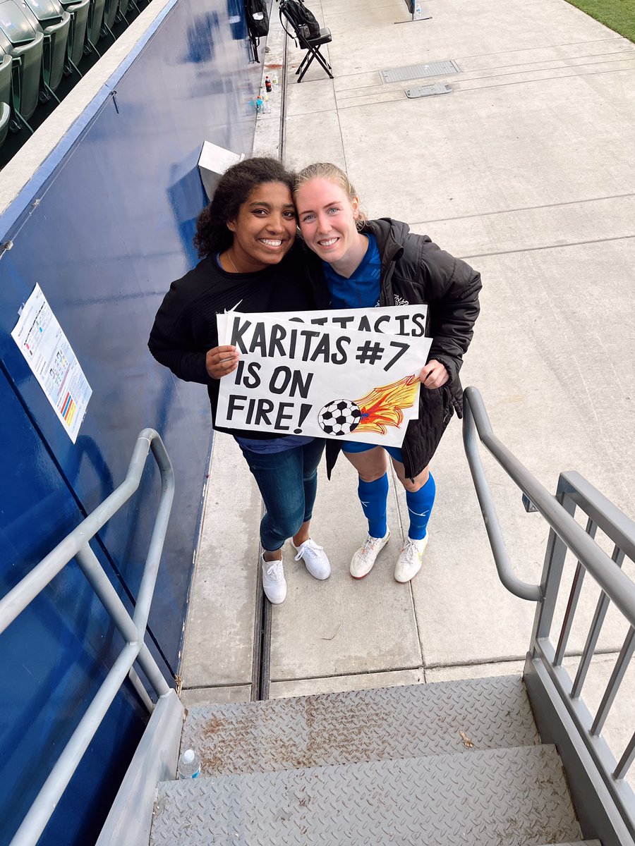 Sarah_Riley9's tweet photo. So awesome seeing teammate and friend @karitas14 play for @footballiceland. Been two years since I’ve seen Kar (two years too long)🤍⚽️ https://t.co/IA5wcubOyI