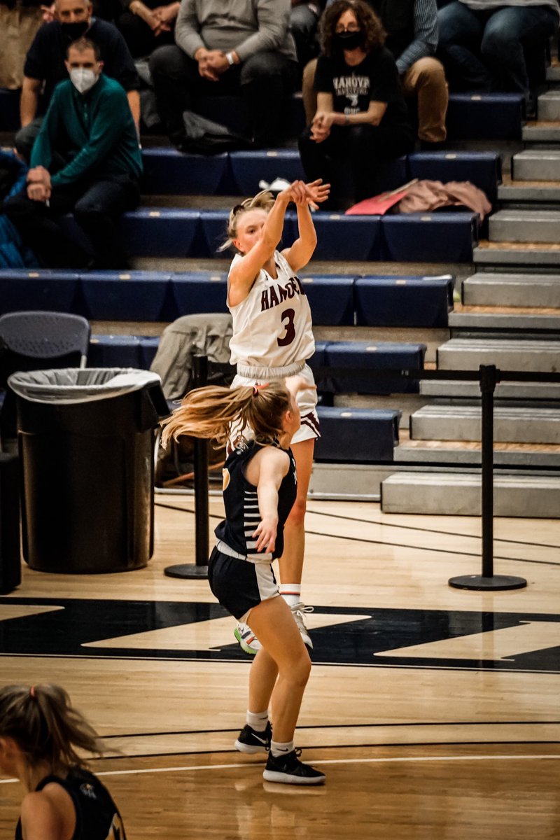 🏆🏀Final🏀🏆

Hanover: 55
Bow: 24

<a href="/PGHNewEngland/">Prep Girls Hoops New England</a> POTG
🏆Stella Galanes (‘23)🏆

LETHAL 🪣‼️Galanes puts up points quick and in a hurry. 19 points 4 3’s and finishes the year how she started: One of the best scorers in the state 🔥 And got the 🏆  😤

📸 <a href="/Produced4Soul/">Cassidy</a>