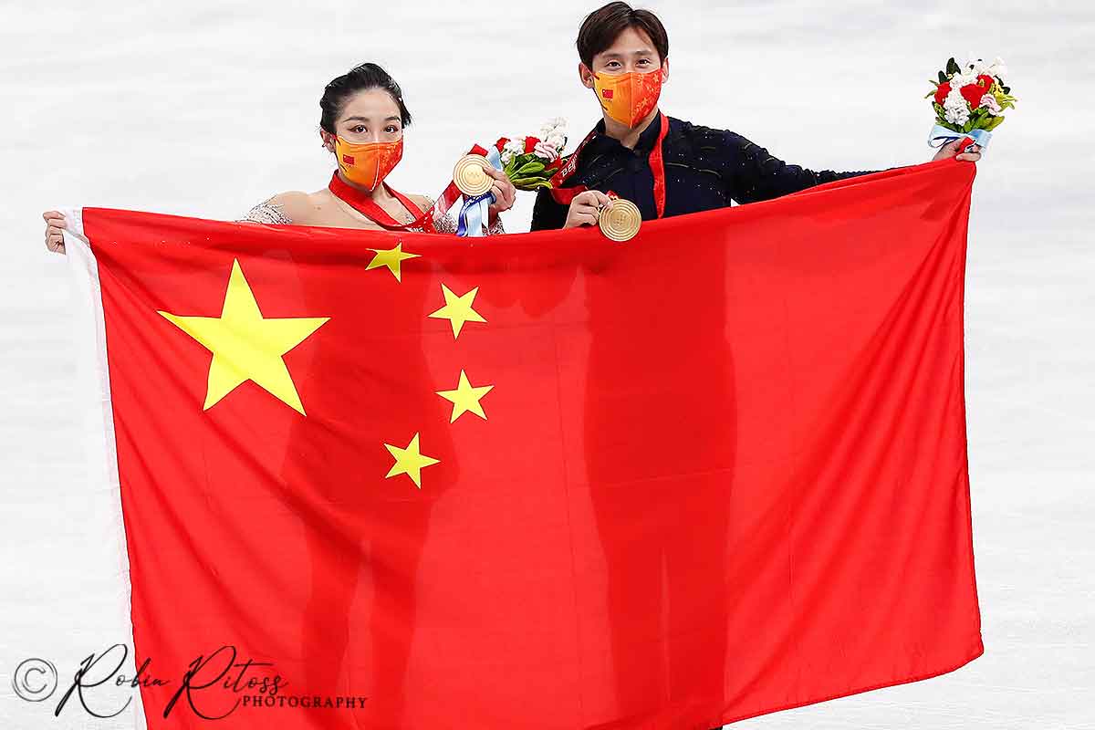 fsonline's tweet photo. China won nine gold medals at the Beijing Winter Games, but perhaps none will be more remembered more than that of pairs skaters Wenjing Sui and Cong Han.

Read @SMammoser's story here: https://t.co/pq3ruSiyXK

#Beijing2022 #FigureSkating https://t.co/sE8mS2SK2X