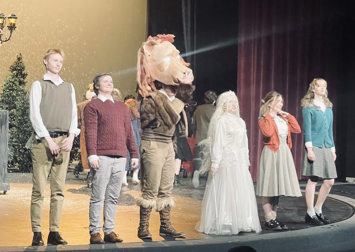 JrWalhout's tweet photo. THE LION, THE WITCH AND THE WARDROBE was amazing 2!#LakeBraddockTheatre #BruinPride https://t.co/Z6oEfhoaIc