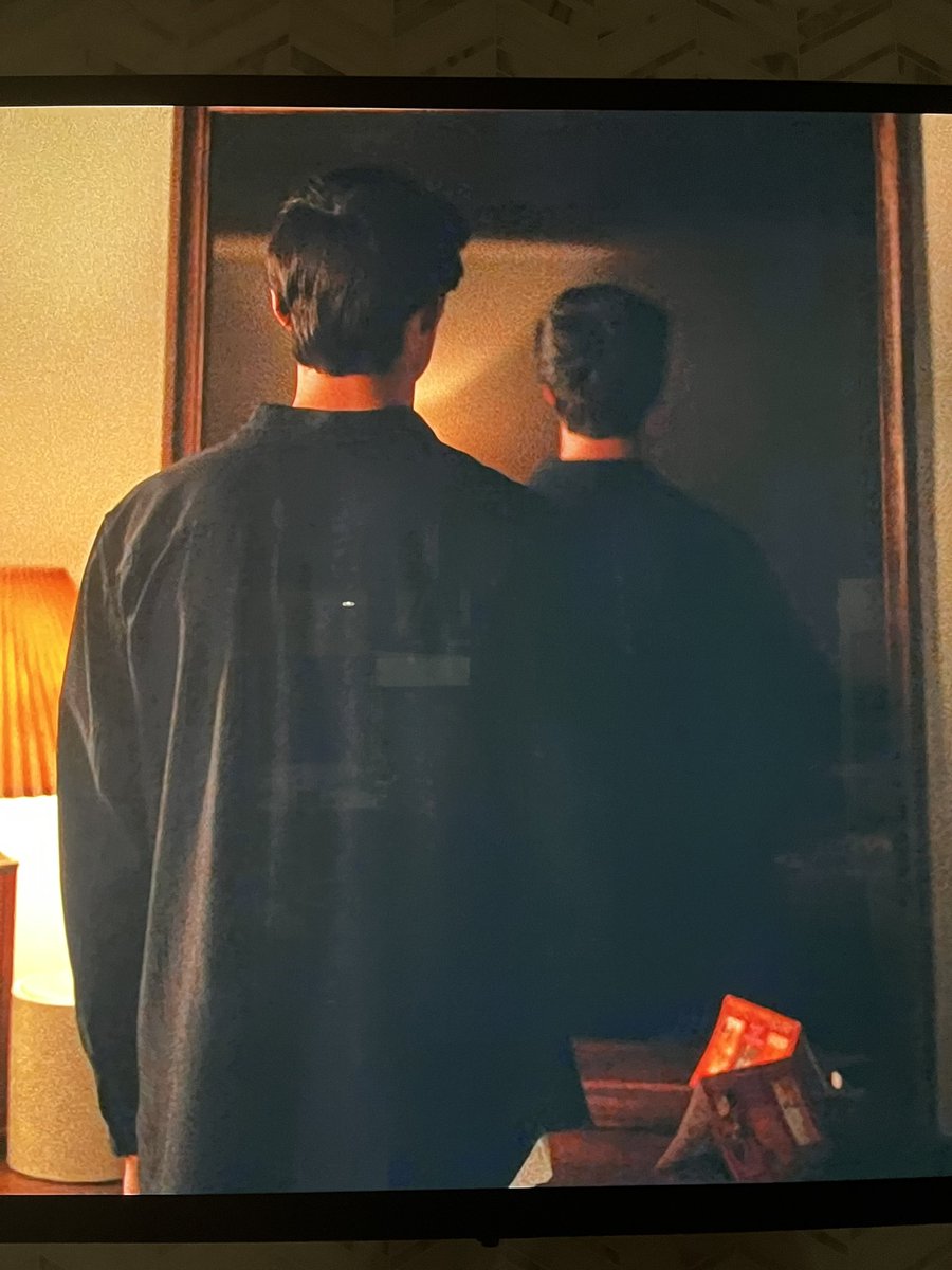 KT_bug_x's tweet photo. Did anyone else catch the representation of “Not to be Reproduced” by Magritte in the new Euphoria episode https://t.co/Py3pRrGJSK