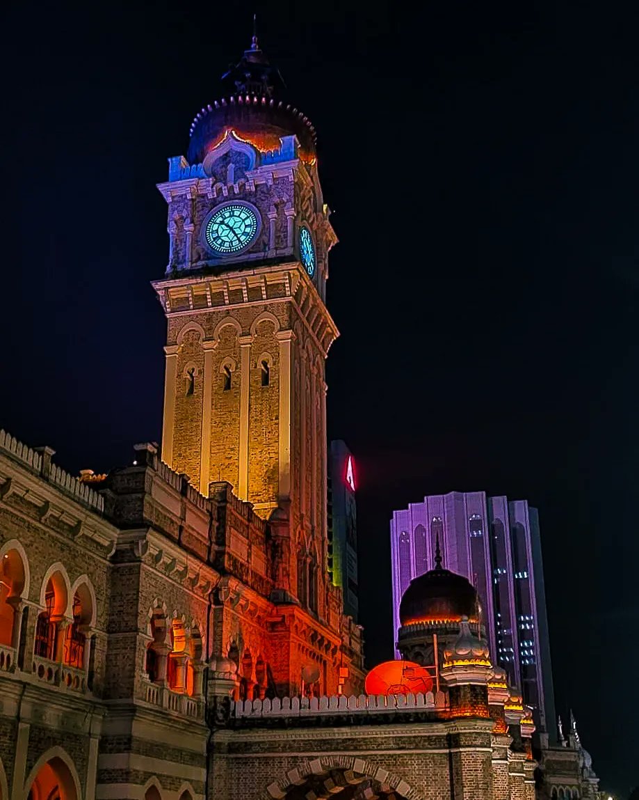 kuttangraphy's tweet photo. Moorish style architecture is highly visited by the locals especially at night.  The surrounding lights give them a very beautiful view.

📸 ~ @parmindar93 
🎨 ~ @kuttangraphy 

#nightview #streetstories #streetstyle #streetphotography #streetphotographymalaysia #kuttangraphy🕊️ https://t.co/RVaAIJeKP5
