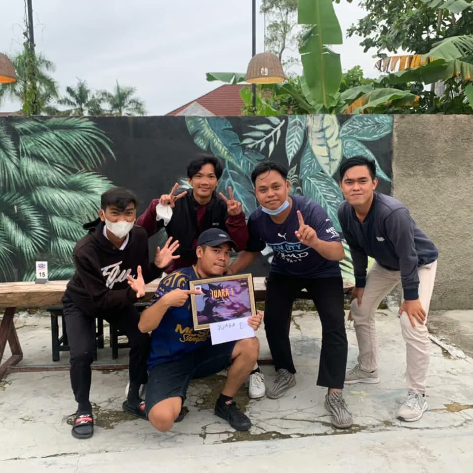 MCSCI_Sampit's tweet photo. MCSCI SAMPIT juara 1 Domino dan MOBILE LEGEND
dalam ajang silaturahmi antar Fans Club Sekotim https://t.co/CVqW5PDRT4