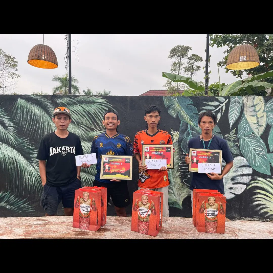MCSCI_Sampit's tweet photo. MCSCI SAMPIT juara 1 Domino dan MOBILE LEGEND
dalam ajang silaturahmi antar Fans Club Sekotim https://t.co/CVqW5PDRT4