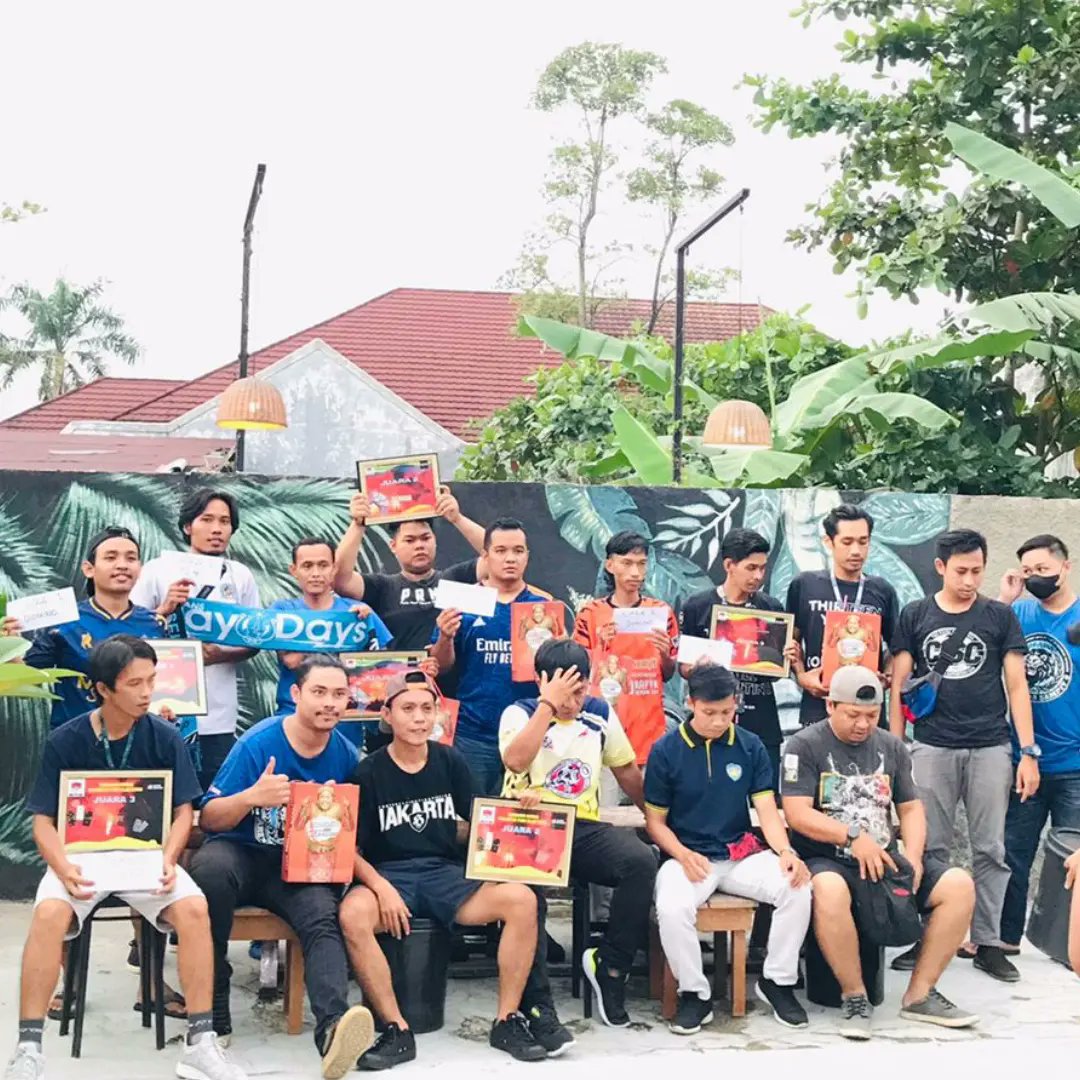 MCSCI SAMPIT juara 1 Domino dan MOBILE LEGEND
dalam ajang silaturahmi antar Fans Club Sekotim
