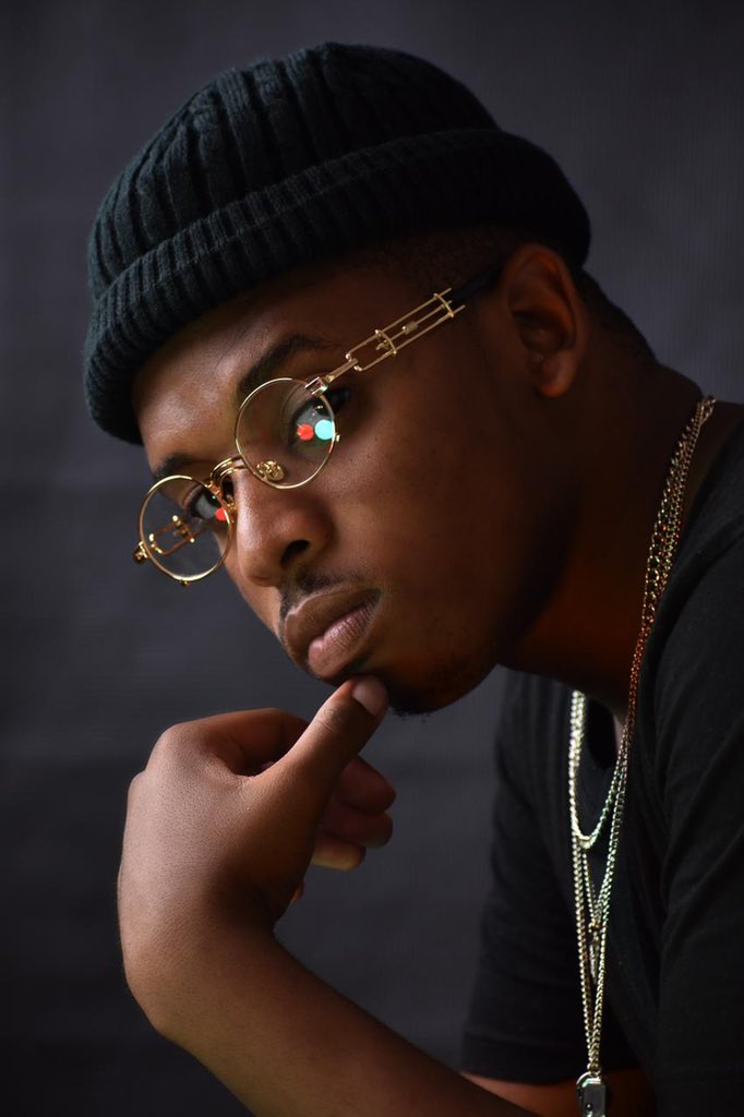 METROFMSA's tweet photo. #CelebCatchUp :
@moshendiki Caught up with Eastern Cape afro soul singer @Zuko_sa1 on his debuting in the music scene, being the voice behind #TheWife theme song & plans for 2022.
#TheMorningFlava
@moflavadj @owenhannie @melbala https://t.co/RUQXo9qV2K
