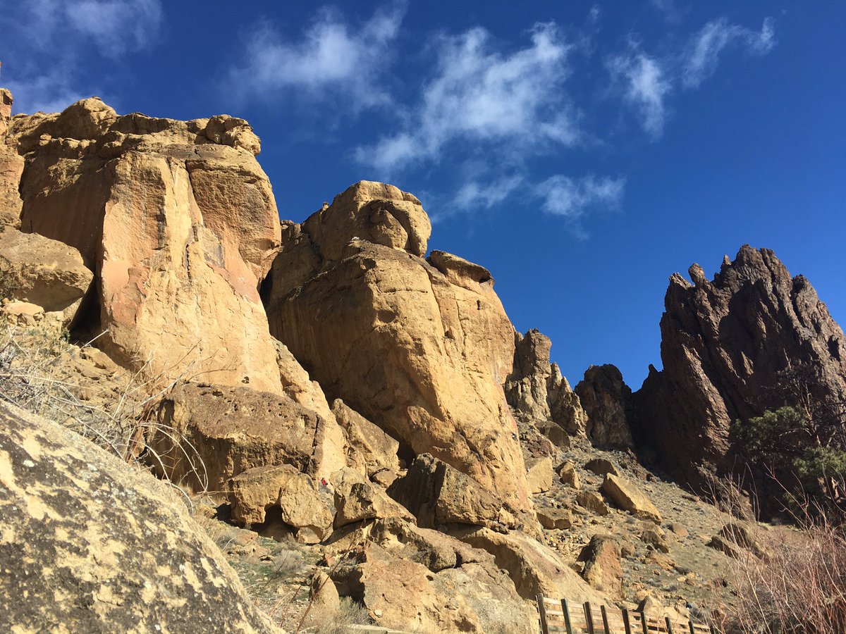 AlliePostcarder's tweet photo. One of the many reasons I love my state… I passed through both of these sights less than an hour apart (Smith Rock SP and Willamette NF) #OregonRocks https://t.co/tqClw80wAf