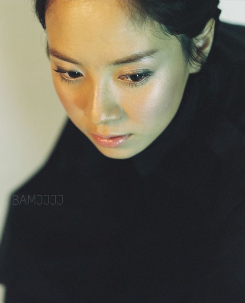 bamjjjj's tweet photo. She is drop-dead gorgeous! https://t.co/t048cw8bvW