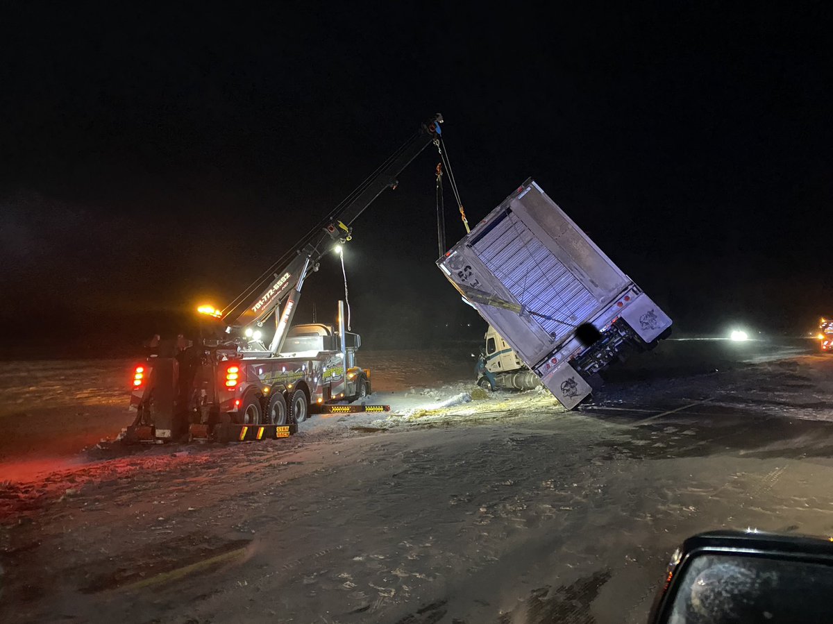 TrooperHarstad's tweet photo. Southbound Interstate 29 at mm 125 (South of Thompson, ND) is down to one lane on the shoulder while a semi recovery is being completed. #NDHP268 https://t.co/DyhaHfkGvG