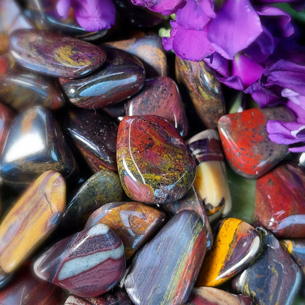 TheSageGoddess's tweet photo. If you need calm + self-confidence, this Tumbled #Mugglestone is for you 🪄💖 this rare gem is a combo of tiger’s eye, hematite, andred + yellow jasper. Work with it to stay grounded through all life’s challenges ⛰️❣️ Save 22% with code FREE22. https://t.co/7NFqYsbQFg https://t.co/4SHq412IYM