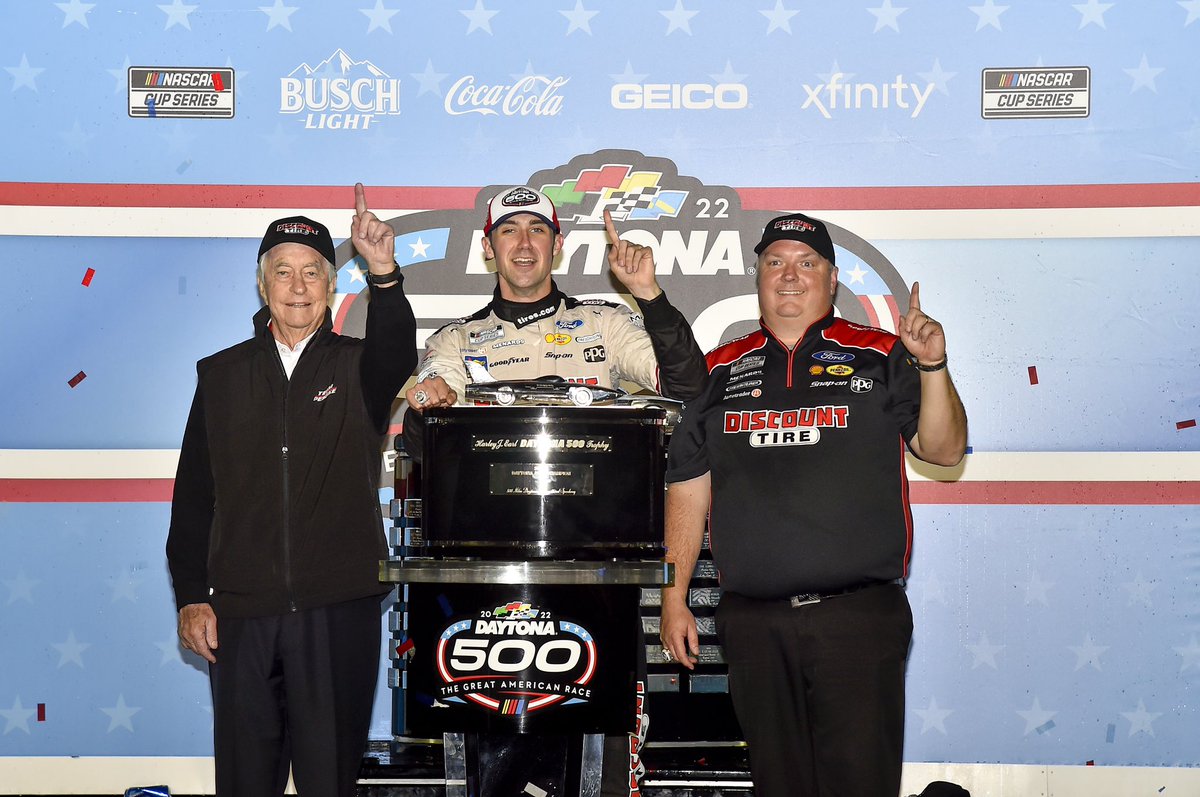 Team_Penske's tweet photo. Celebrating a memorable night with The Captain. 🥇

@DiscountTire | #NASCAR | #DAYTONA500 https://t.co/V5eUNAY51e