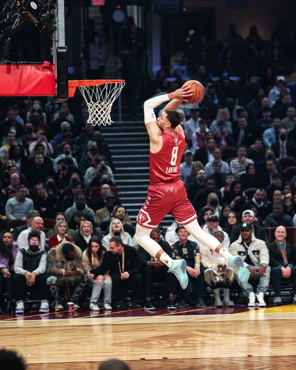 chicagobulls's tweet photo. Poetry in motion. https://t.co/Wim75NkSlL