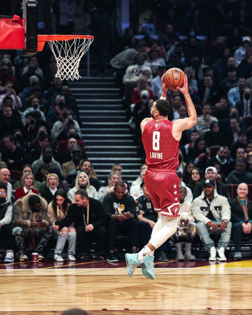 chicagobulls's tweet photo. Poetry in motion. https://t.co/Wim75NkSlL
