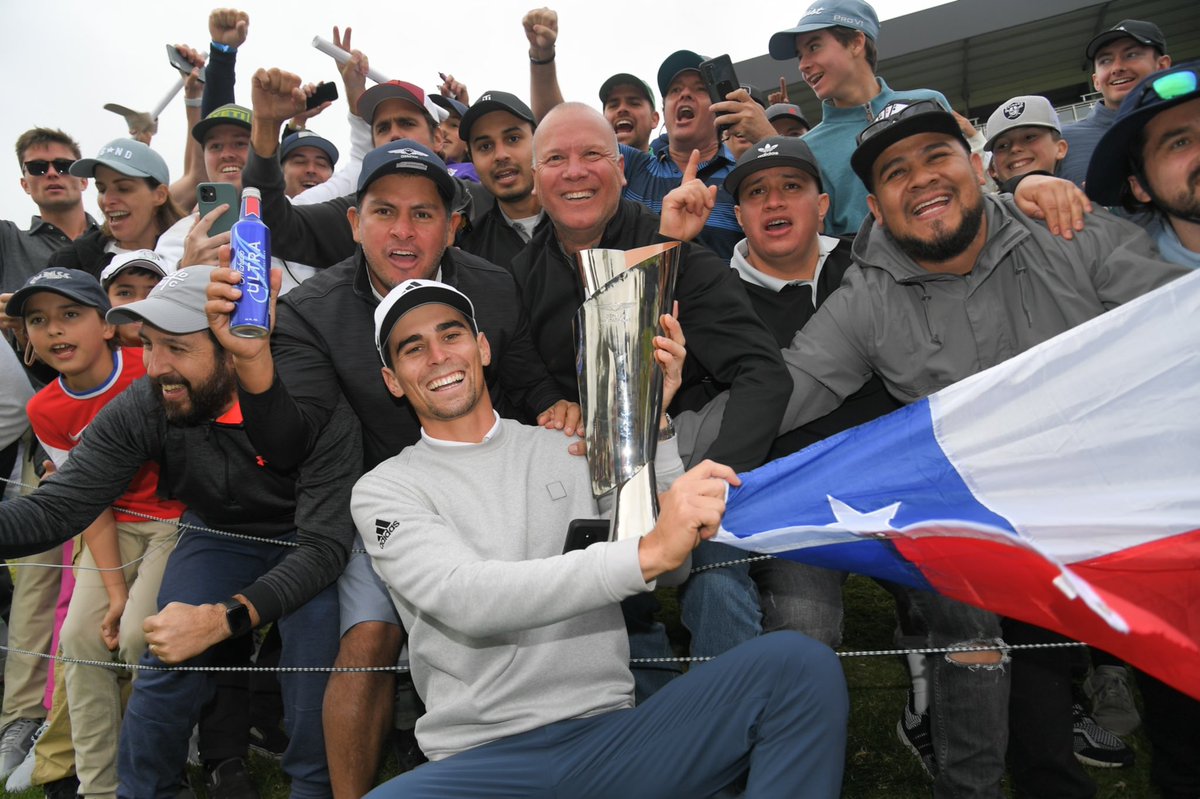 joaconiemann's tweet photo. Esto es para todo Chile 🇨🇱! Muy orgulloso de traer la copa a casa y ganar un evento del PGA Tour en una cancha tan histórica! Muchas gracias @thegenesisinv, @tigerwoods y a todos los fans que hicieron este triunfo tan especial!! 
Mención especial a la Latin gang!! 💪🏼 https://t.co/xizjjKb1mW