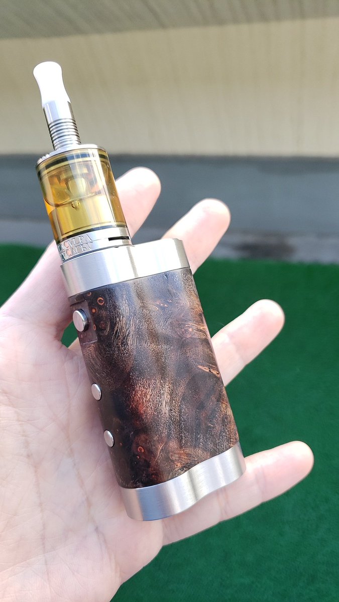 qb_zombie's tweet photo. おはようございます。
dicodesがやはり好きな件。
今さらTaifun box(not pro)が欲しい件。
#vapelife
#vape好きと繋がりたい
#danibox https://t.co/DGh99mEi5S