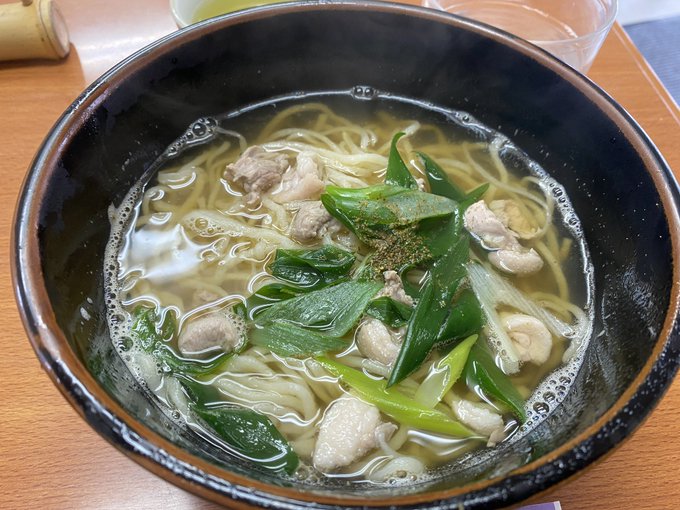 実家のそば屋で鴨南蛮ー
  うまい 