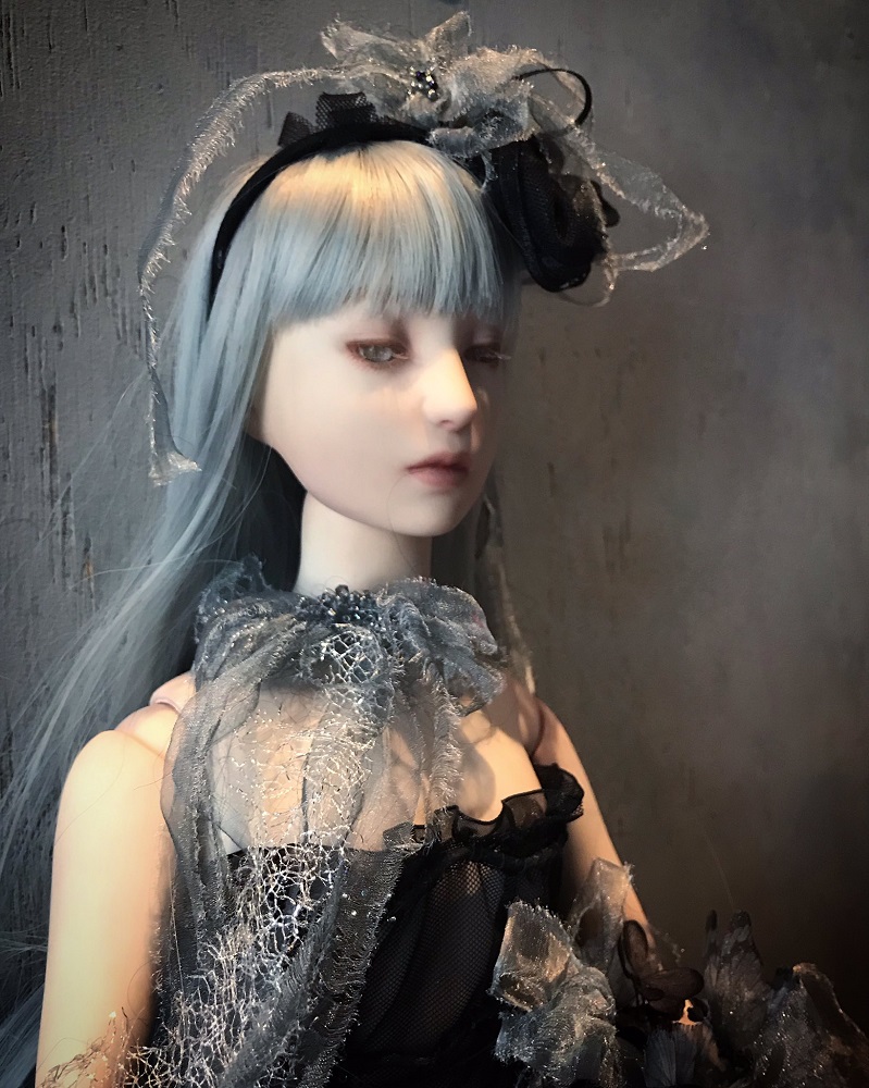 Gallery Hydrangea 4 3 日 までポオエヤヨ個展開催中 公募枠出展作家様 山口 友里 Kirakirahappy55 私が愛するのは 少女や動物たちが奏でる寓話的世界 けれどただ可愛いだけでは満足できない 心の奥底に潜む欲望 願望 奇妙な記憶 白昼夢