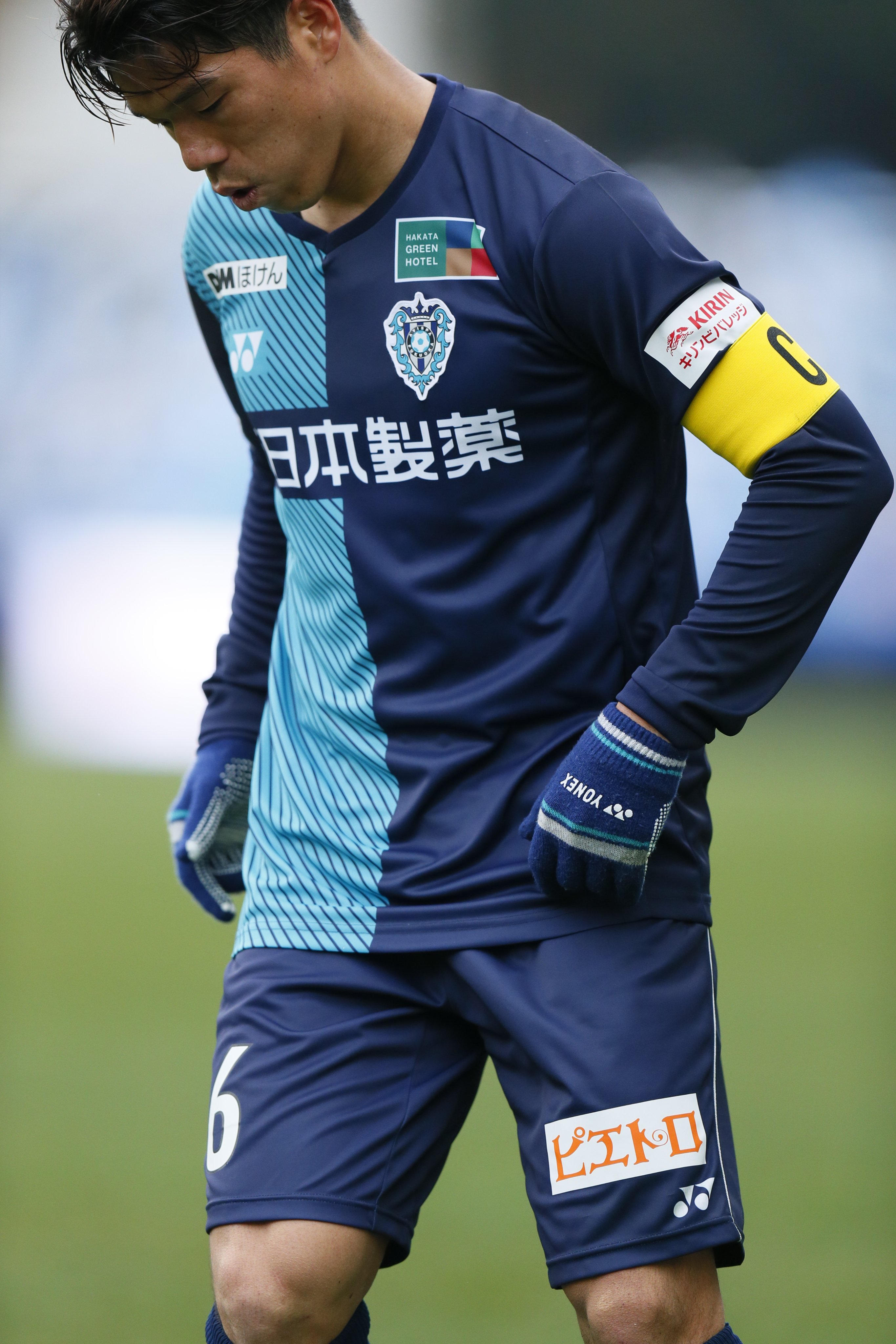 アビスパ福岡 公式 プレミアムユニフォーム パートナー各社様のロゴを身にまとって戦えることを誇りに 一つでも多くの勝利で恩返しできるよう頑張ります 新日本製薬 Bybit Dmmほけん 博多グリーンホテル キリンビバレッジ ユー