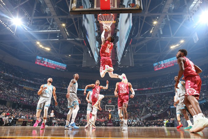 Ja Morant 71. Nba All Star maçında smaç basarken