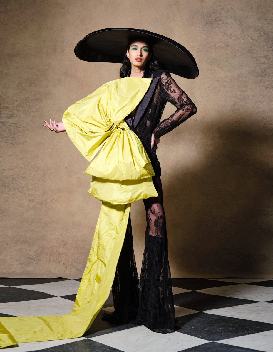 SIXTY YEARS A QUEEN by the magical #HarrisReed 💐 #LFW #LFW22