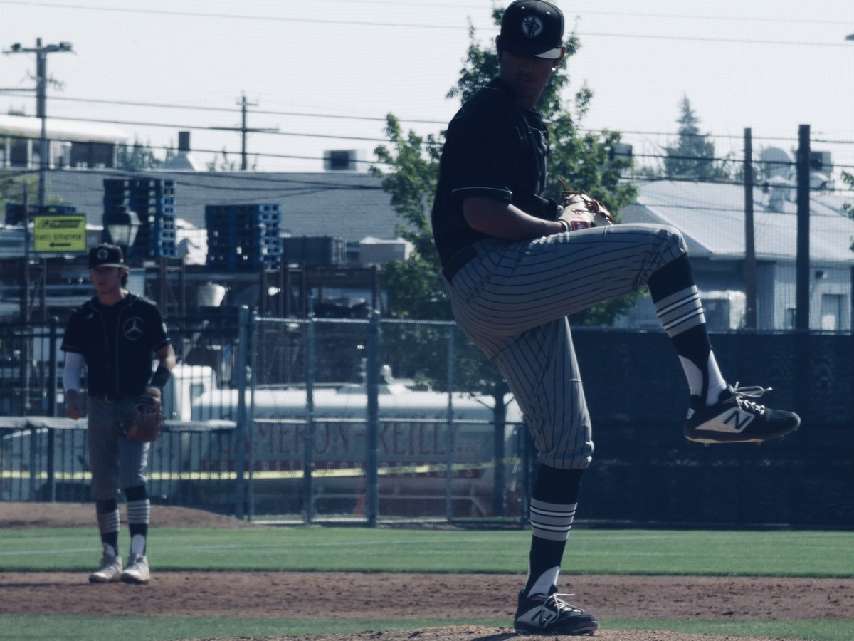 Benz_Baseball's tweet photo. Congrats to the Benz alumni who debuted for @lcdevilsbase &amp; @EvCC_Baseball in collective weekend sweeps (8-0) 🔥

@DrakeJBird1 2-5, 4RBI, 2BB
@Justinstransky1 1-2, 2BB, 2SB, 2R
@tylerp_2 BB, SB
@braeden_munger 5IP, 0H, 0ER, 7K
@HolbertEli IP, 0H, 0R, 2K
@HoltKainoa IP, 0H, 0R, 2K https://t.co/WY6F6P2rfQ