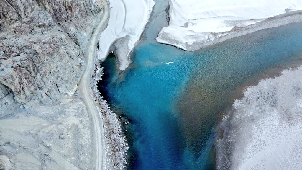 EcoVibeExplorer's tweet image. Shyok river is a tributary of Indus river, located in northern part of  Indian subcontinent. The river system originates in the Rimo Glacier in Siachen and flows through northern Ladakh, and enters Gilgit Baltistan, Pakistan. Total length of river is 550 km.
Credits: @BakhatNasr