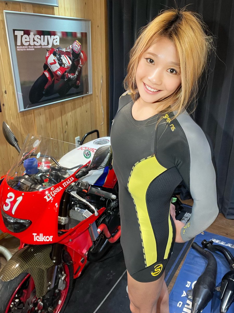 Twitterで人気 美女バイカー の正体は50代の男性 いかにして話題の 美女 は誕生したのか Twitter