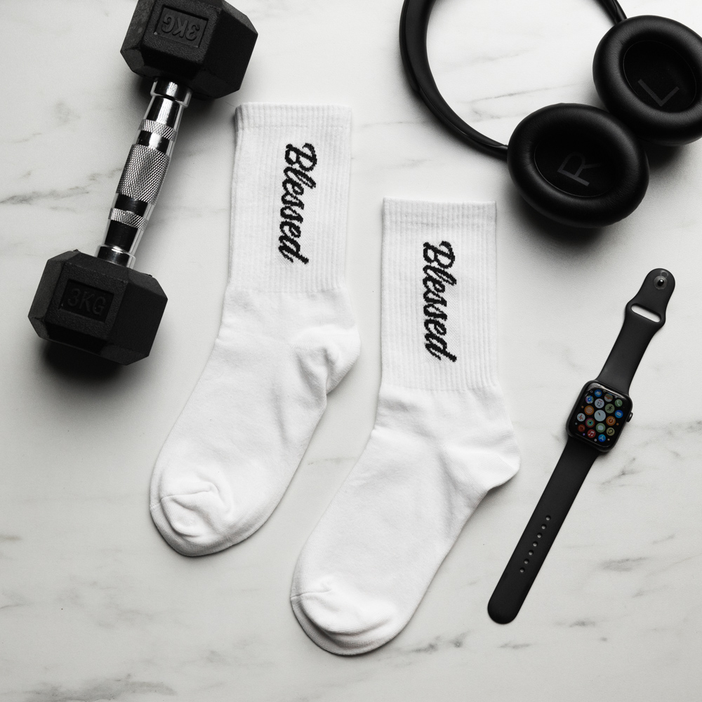 NEW MERCH DROP❗️
Blessed Socks 🤍  Stylish and simple, the monochromic socks are on-trend and aesthetic for the home or gym.
With premium cotton and good stretch, our one-size-fits-all Blessed Socks are breathable and comfy.☁️ Shop here: ehplabs.com/products/bless…