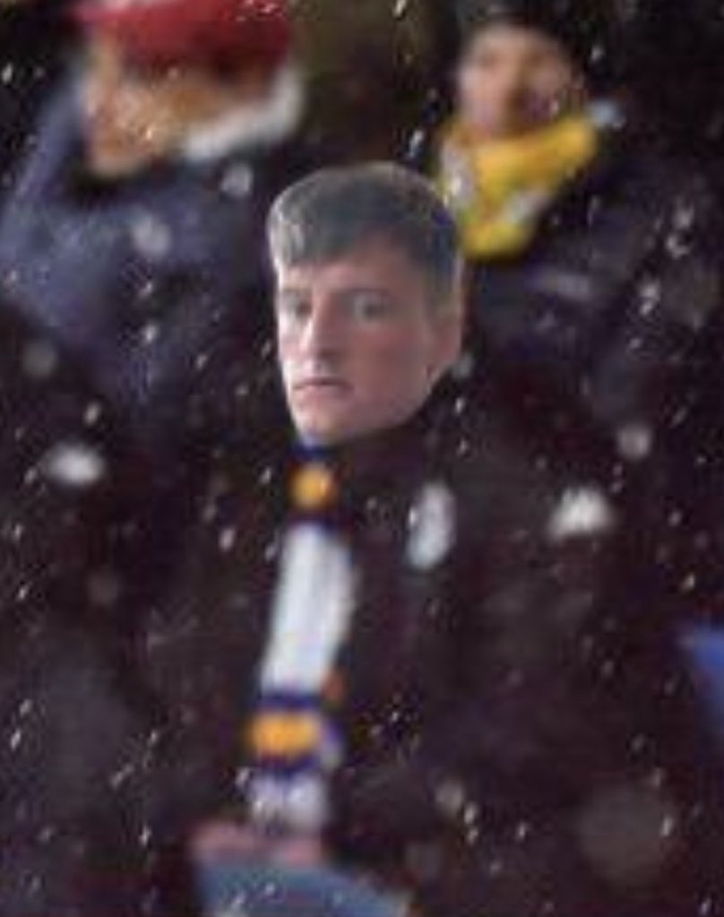 idextratime's tweet photo. Harry Maguire mengunggah foto saat dirinya selebrasi setelah berhasil cetak gol semalam.

Namun di foto itu ada wajah seseorang yang dia edit. Maksudnya apa ya 🤔 https://t.co/Ku5wrprmuo