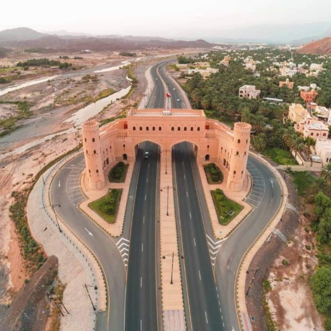 حسن الظن بالله والتوكل عليه
وعدم القنوط من رحمته
واستبشارك بالخير دومًا

هي سر نجاحك في الحياة

فكن متفائلًا مبتسمًا مشرق الوجه مهما عاندتك الظروف
فالأمل يولد من رحم المعاناة.

وفقنا الله وإياكم وفتح علينا وعليكم أبواب رزقه ورحمته 
#صباح_الخير_يا_عُمان